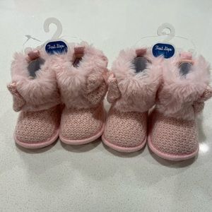 Twin boots set